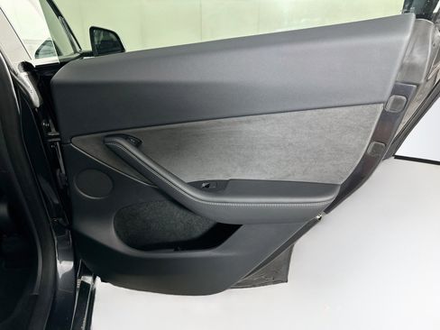 Used 2024 Tesla Model Y Long Range AWD/4WD image 29