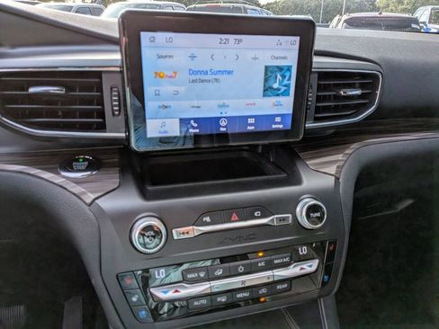 Used 2020 Ford Explorer Limited image 26