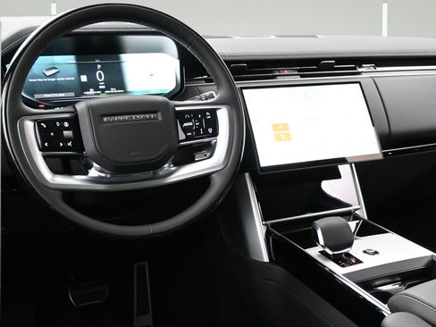 Used 2025 Land Rover Range Rover SE AWD/4WD image 6