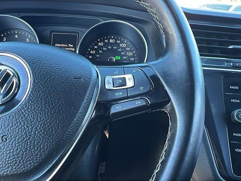 Used 2021 Volkswagen Tiguan SE R-Line image 31