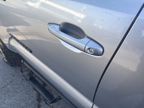 Used 2018 Toyota Tacoma TRD Off-Road image 11