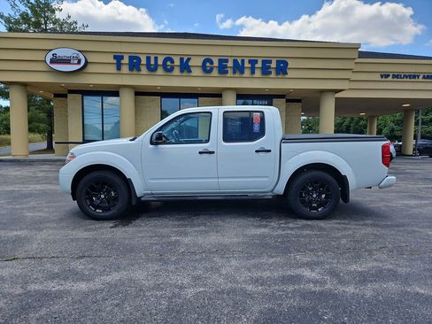 Used 2020 Nissan Frontier SV w/ Midnight Edition Floor Mats AWD/4WD image 2