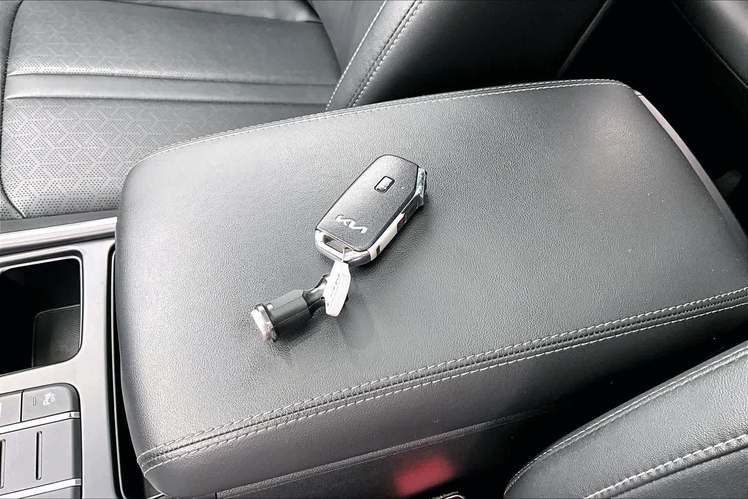 Used 2022 Kia Sorento S w/ Panoramic Sunroof Package FWD image 14