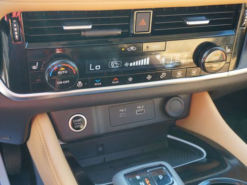 Used 2022 Nissan Rogue Platinum w/ Head-Up Display Package AWD/4WD image 21