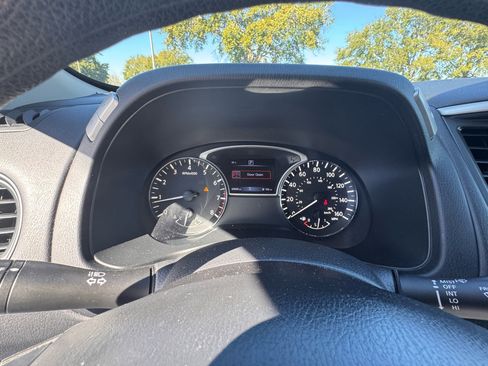 Used 2019 Nissan Pathfinder S image 23