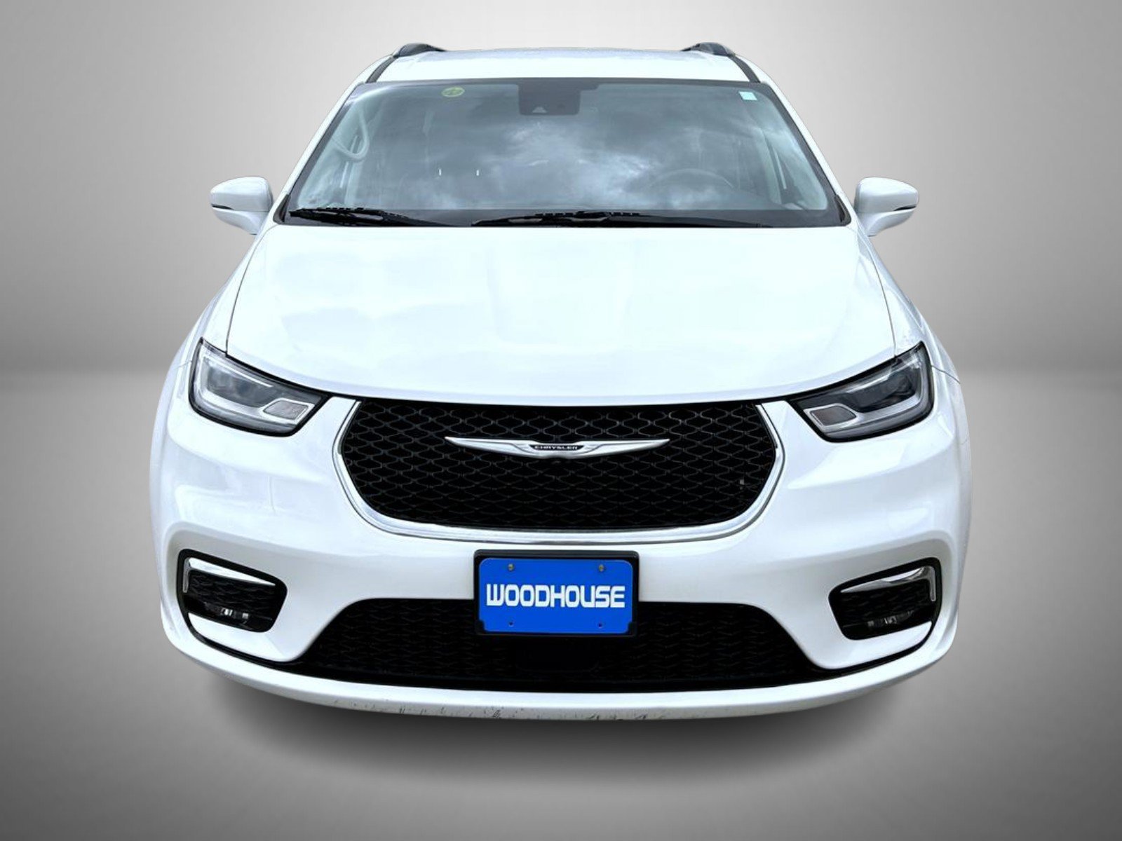 Used 2022 Chrysler Pacifica Touring-L FWD image 2