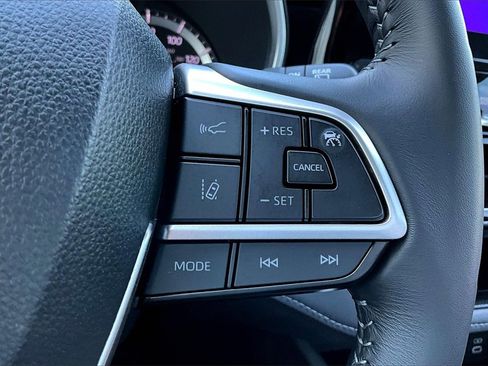 Used 2023 Toyota Highlander XSE image 16