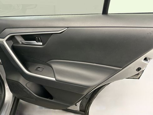 Used 2025 Toyota RAV4 XLE image 31