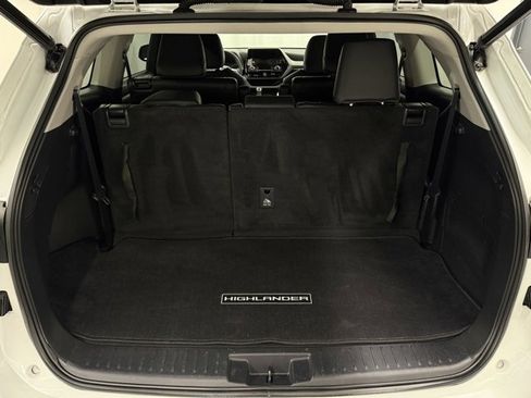 Certified 2023 Toyota Highlander XLE image 5