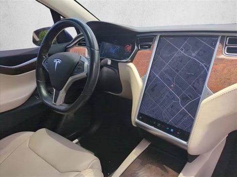 Used 2018 Tesla Model X 75D AWD/4WD image 28