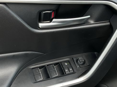 Used 2025 Toyota RAV4 XLE image 12