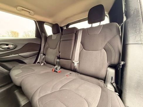 Used 2016 Jeep Cherokee Latitude w/ Cold Weather Group image 15