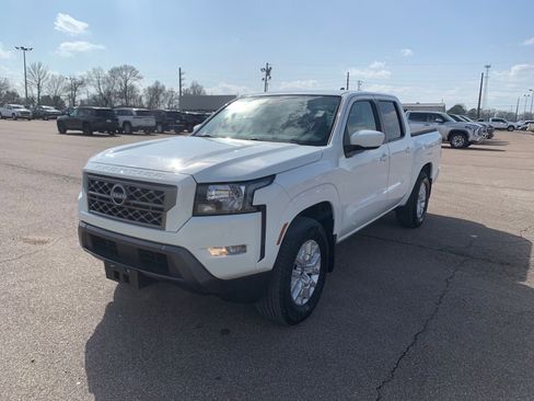 Used 2022 Nissan Frontier SV image 3