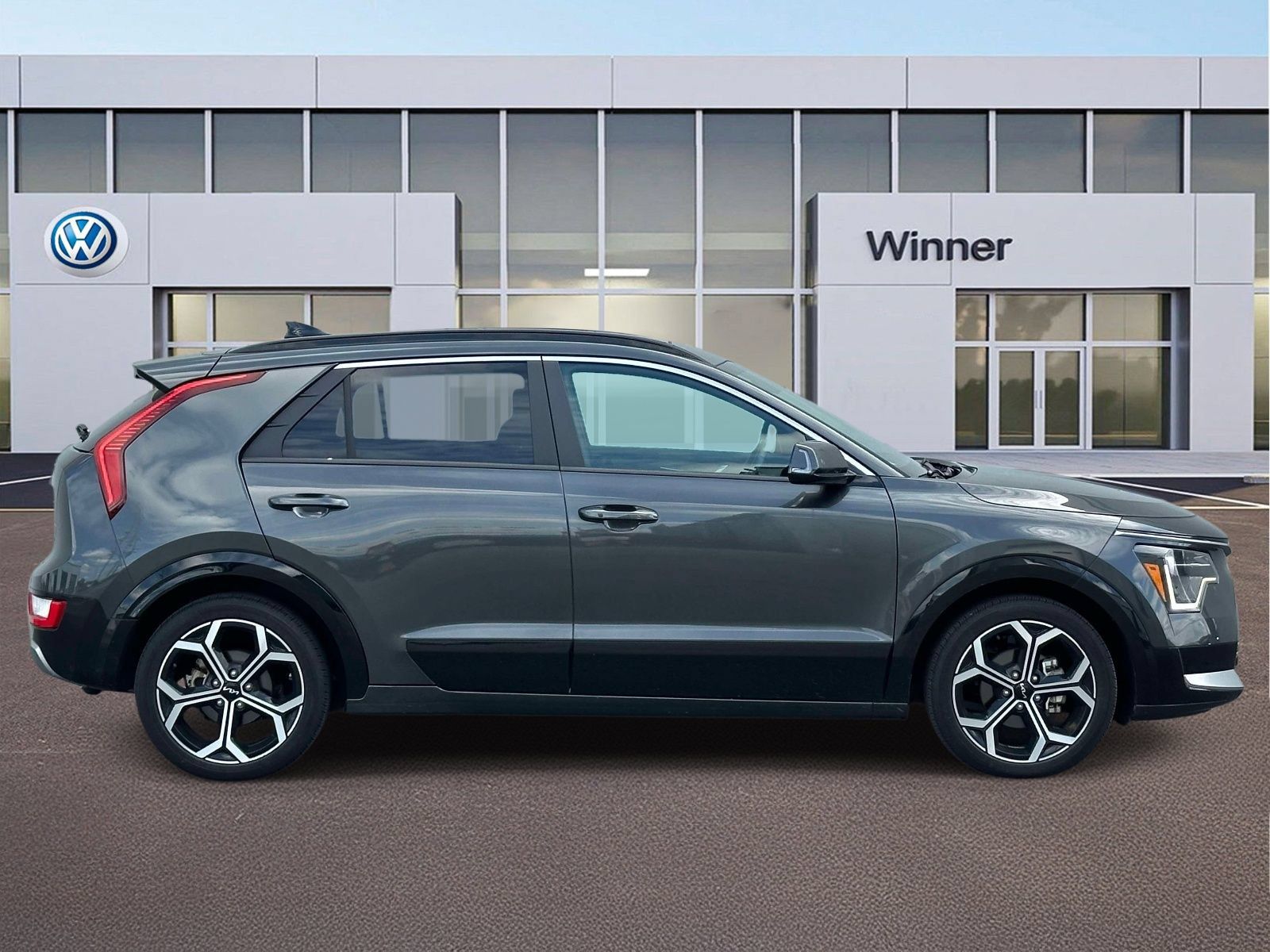 Used 2024 Kia Niro EX Touring FWD image 6