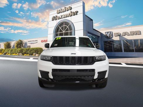 Certified 2023 Jeep Grand Cherokee L Laredo image 12