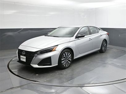 Used 2024 Nissan Altima 2.5 SV