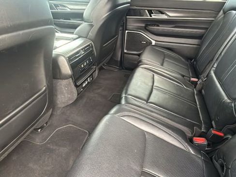 Used 2023 Jeep Wagoneer L Series II image 24