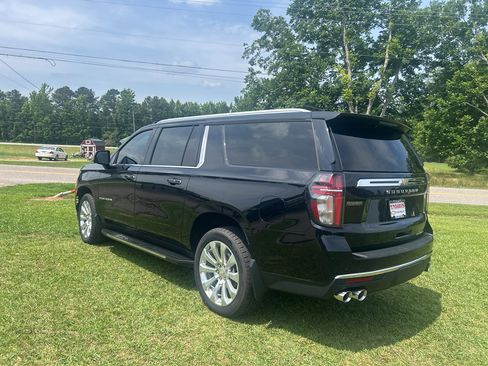 Used 2023 Chevrolet Suburban Premier AWD/4WD image 10