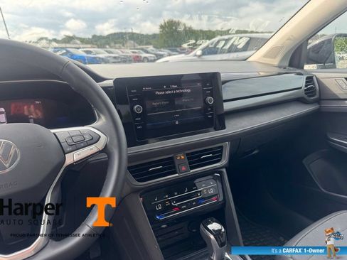 Used 2025 Volkswagen Taos SE AWD/4WD image 16