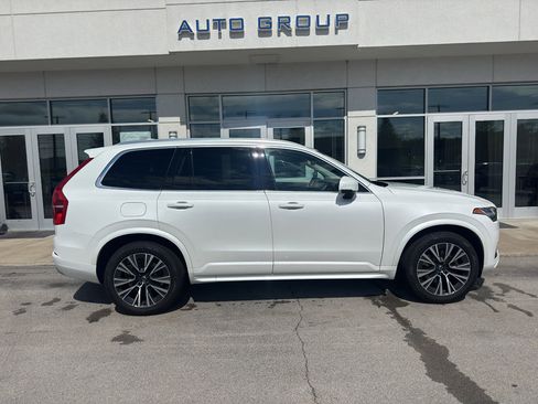 Used 2022 Volvo XC90 T5 Momentum w/ Climate Package AWD/4WD image 2