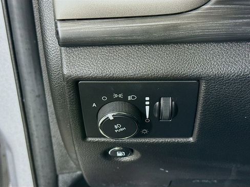 Used 2021 Jeep Grand Cherokee Laredo image 18