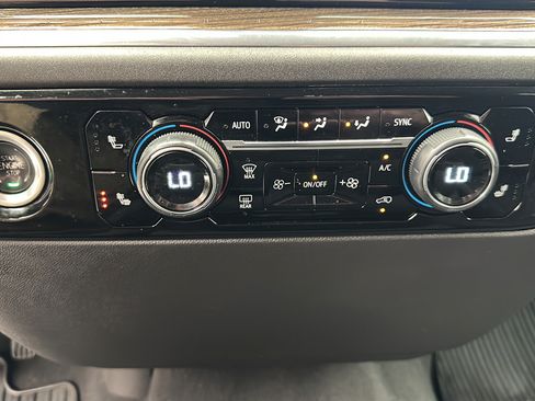 Used 2024 Chevrolet Silverado 1500 LT AWD/4WD image 23