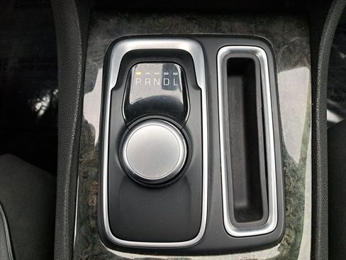 Used 2016 Chrysler 300 C image 21