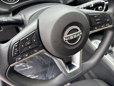 Used 2025 Nissan Sentra SV FWD image 25