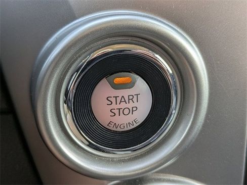 Used 2018 Nissan Titan SV w/ SV Convenience Package image 30