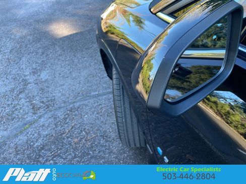 Used 2025 Chevrolet Equinox EV LT w/ Convenience Package image 18