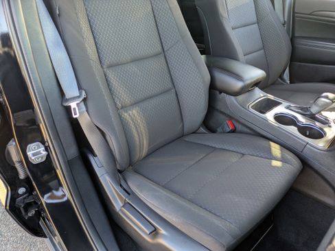 Used 2021 Jeep Grand Cherokee Laredo image 10