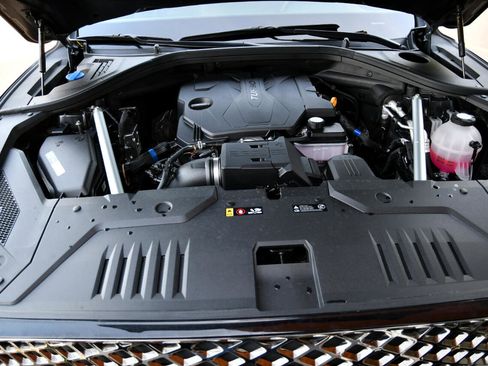 Used 2025 Genesis GV70 2.5T image 30