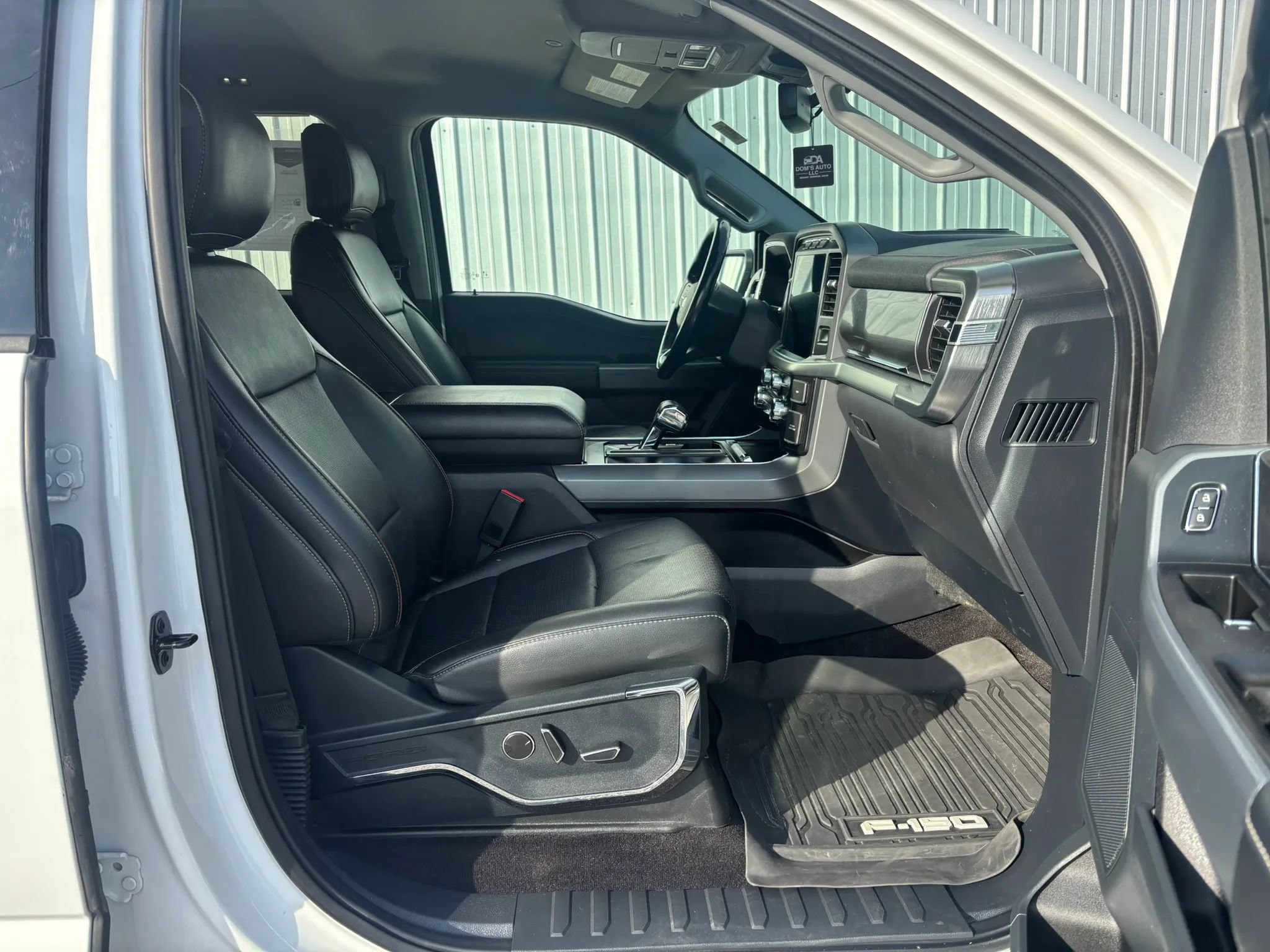 Used 2021 Ford F150 Lariat w/ FX4 Off-Road Package AWD/4WD image 15