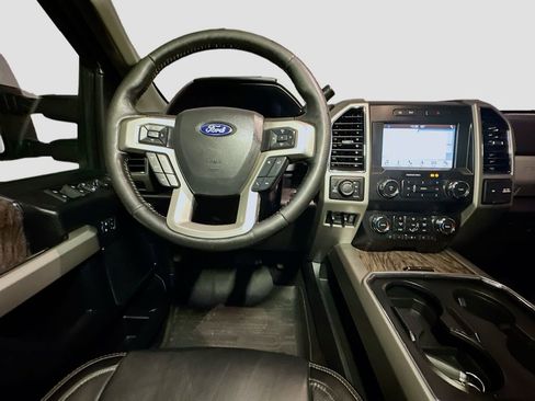 Used 2019 Ford F350 Lariat w/ Lariat Ultimate Package AWD/4WD image 31