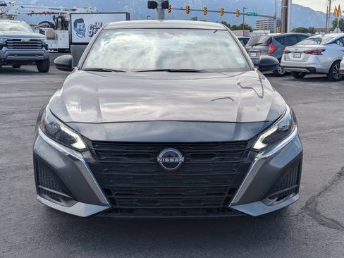 Used 2025 Nissan Altima 2.5 SV FWD image 10