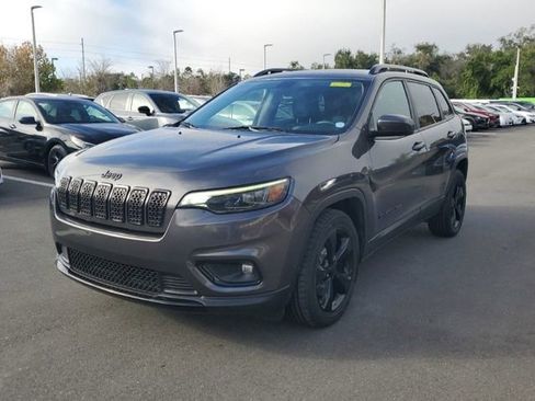 Used 2020 Jeep Cherokee Latitude Plus image 3