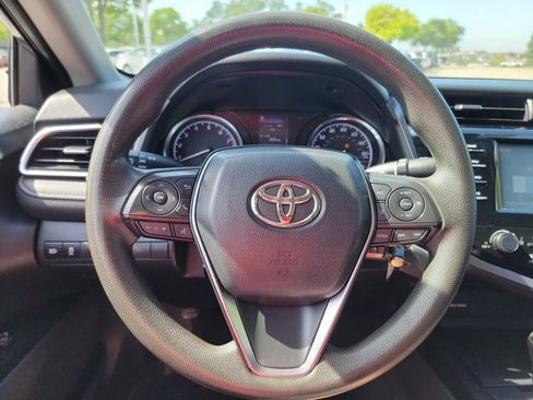 Used 2018 Toyota Camry LE FWD image 18