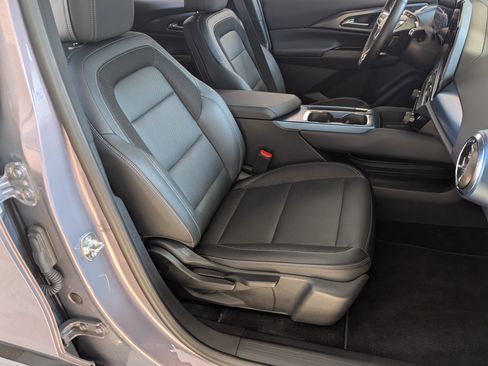 Used 2024 Chevrolet Equinox EV LT w/ LPO, Blackout Package image 18