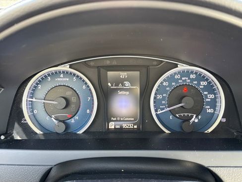 Used 2016 Toyota Camry LE image 19