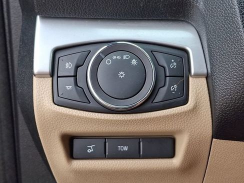 Used 2017 Ford Explorer XLT w/ Equipment Group 202A AWD/4WD image 28