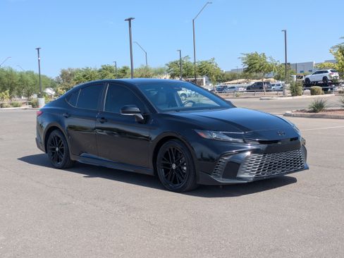 Used 2025 Toyota Camry SE w/ Convenience Package FWD image 7