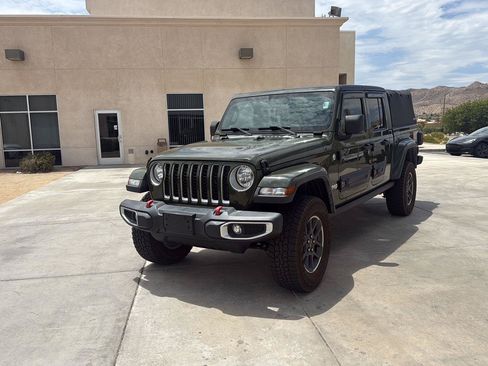 Used 2022 Jeep Gladiator Overland w/ Popular Equipment Package AWD/4WD image 3