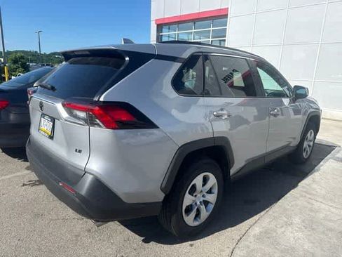 Used 2021 Toyota RAV4 LE FWD image 4