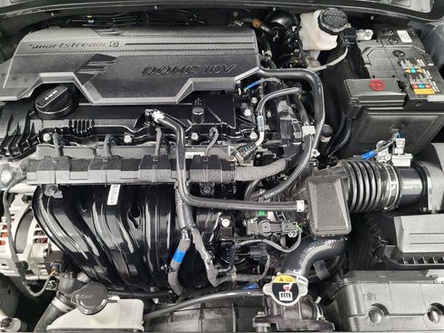 Used 2025 Hyundai Elantra Limited FWD image 30