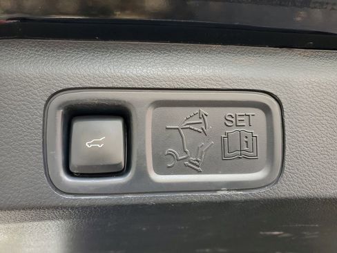 Used 2023 Ford Expedition Max Platinum image 9