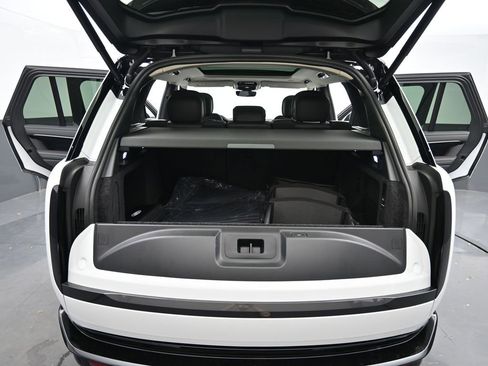 New 2025 Land Rover Range Rover SE AWD/4WD image 15