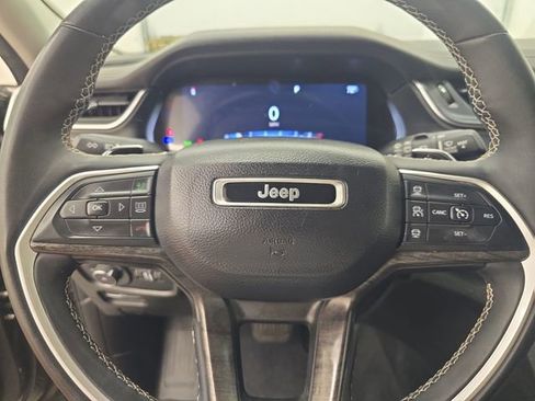 Used 2023 Jeep Grand Cherokee L Limited AWD/4WD image 31