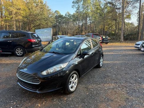 Used 2015 Ford Fiesta SE image 2