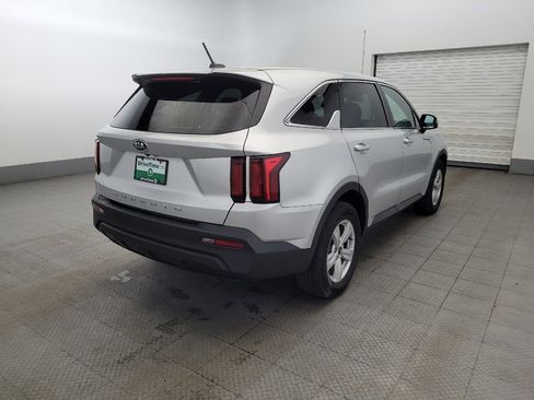 Used 2021 Kia Sorento LX image 9
