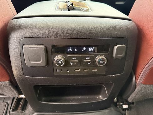 Used 2019 Chevrolet Tahoe Premier w/ Premier Plus Edition AWD/4WD image 40